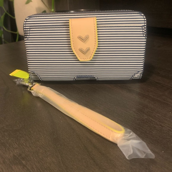 Madison tech wallet- Navy pinstripe - Picture 2 of 5